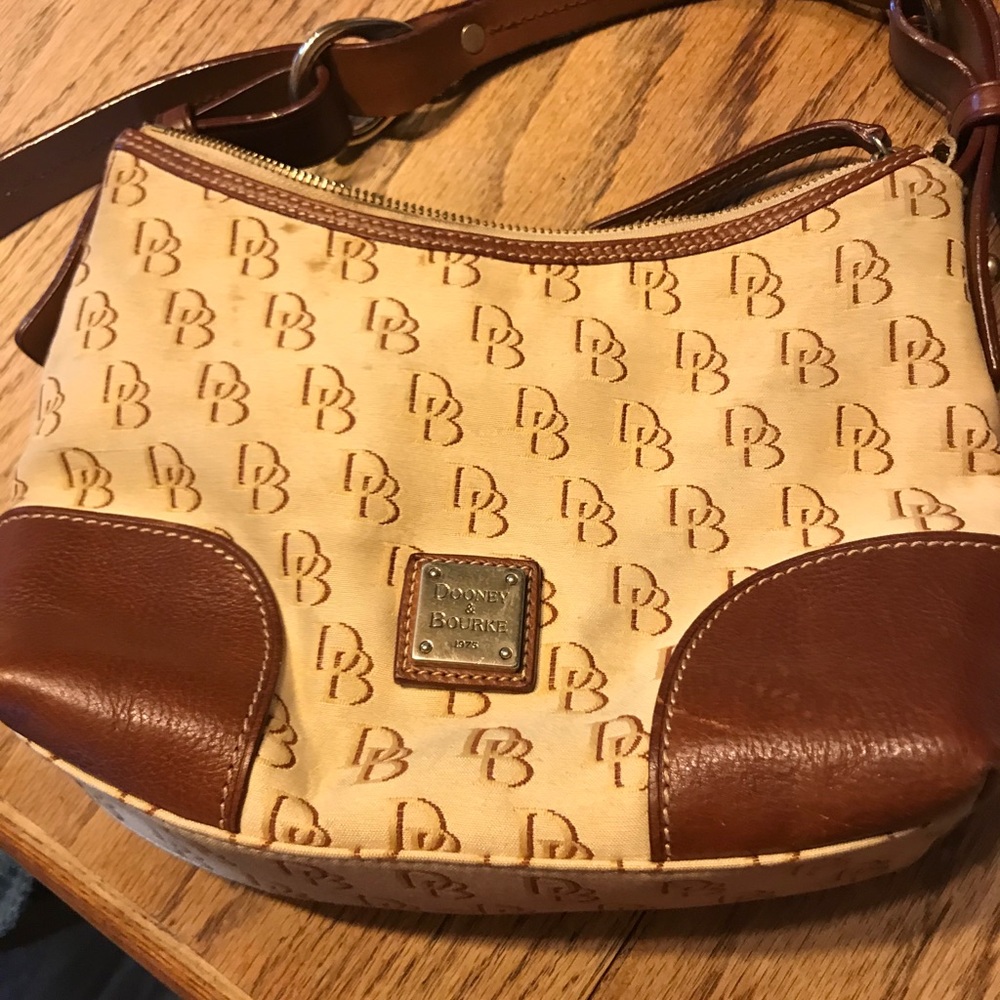 Dooney & Bourke small hand bag light brown/tan
